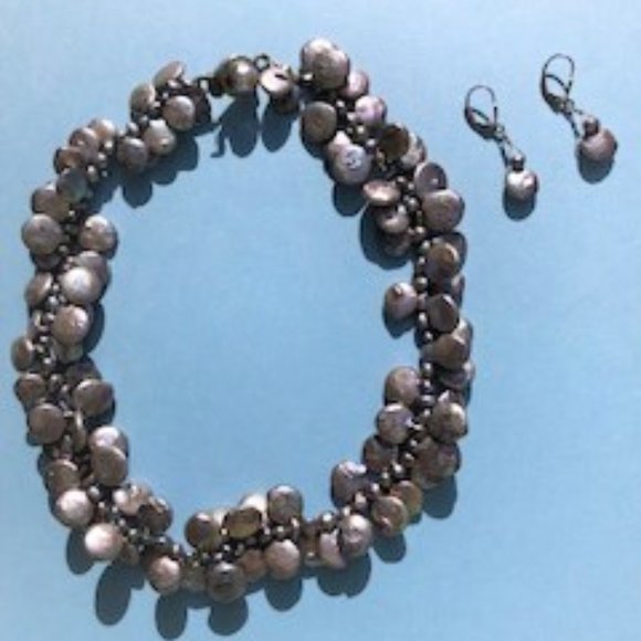 ⬇️⬇️Iridescent Coin Pearl Necklace and Earrings - Picture 2 of 10